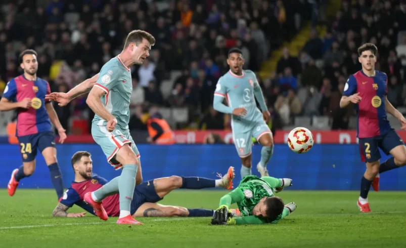 Barcelona e Atlético empatam em jogo de oito gols pela Copa do Rei