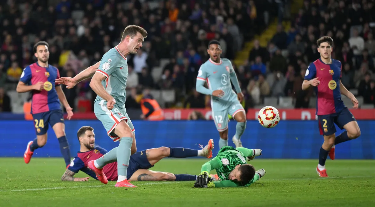 Barcelona e Atlético empatam em jogo de oito gols pela Copa do Rei